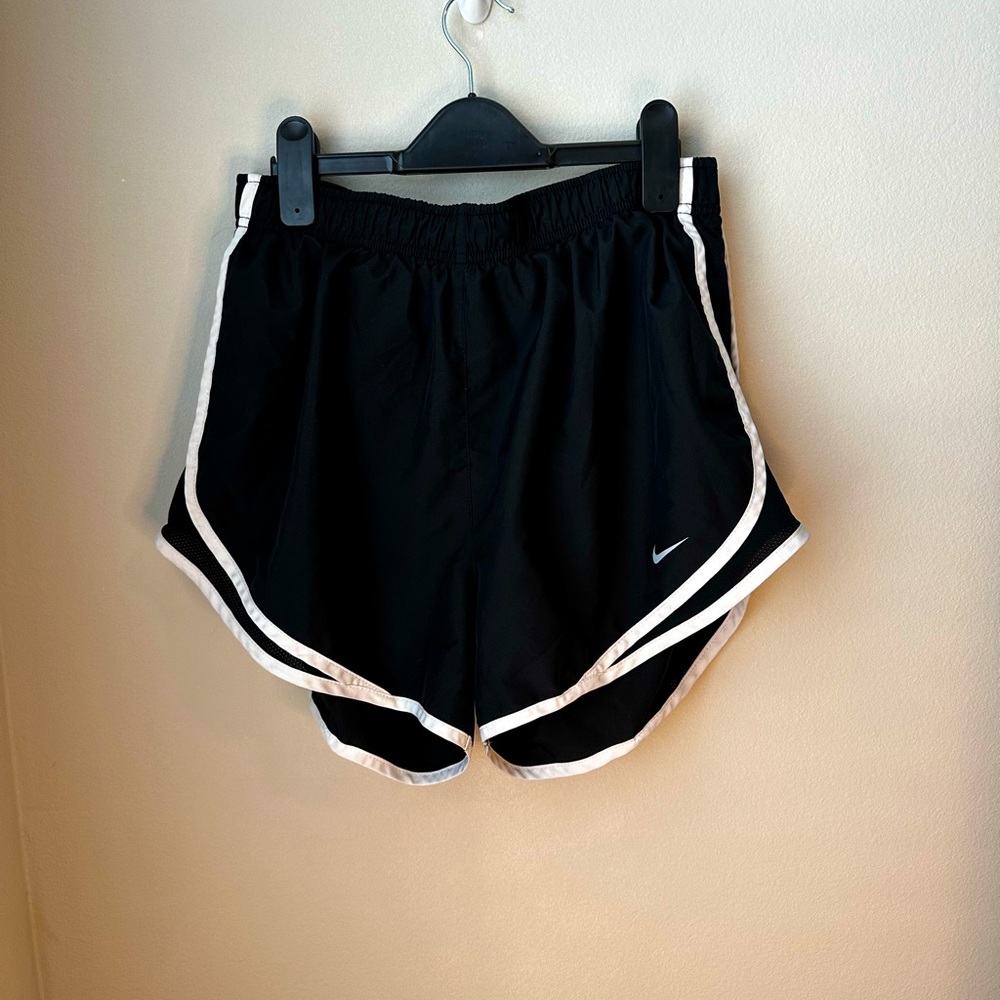Women’s Nike tempo running shorts (black and white) size large